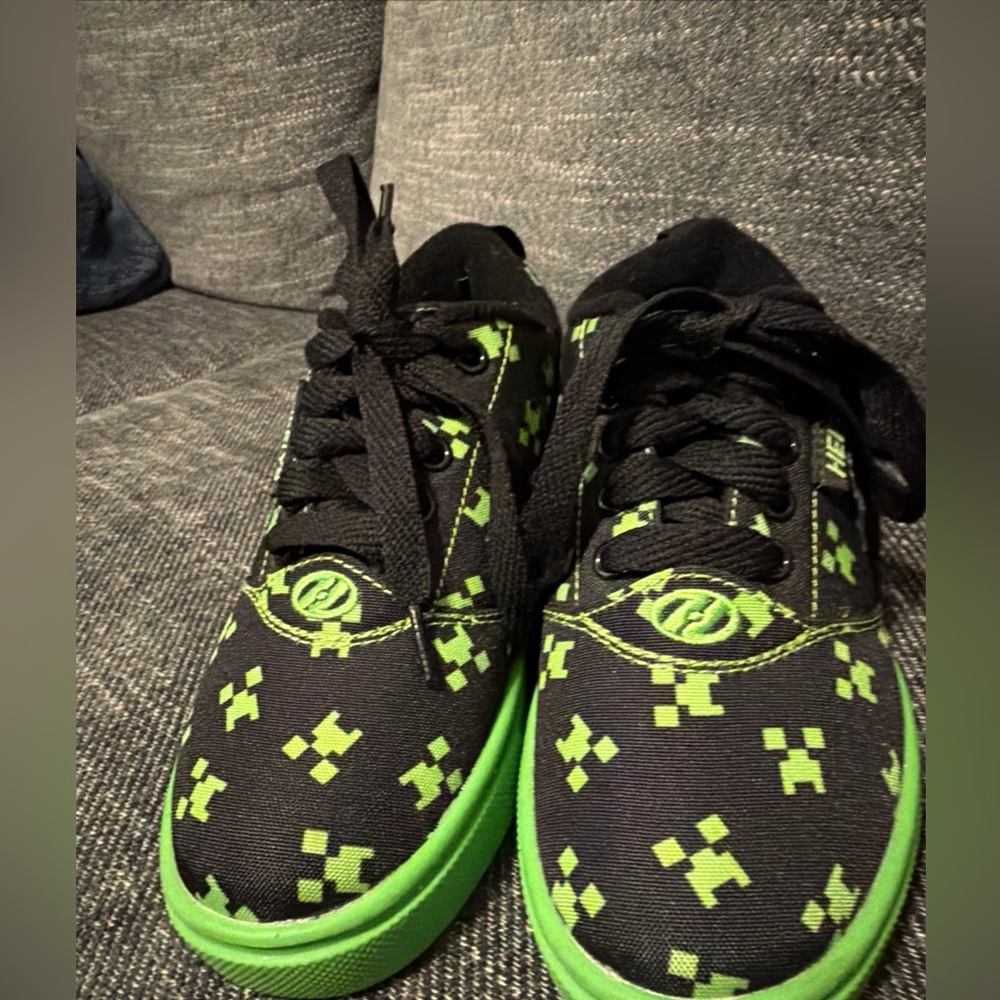 Heelys Black and Green Minecraft Creepers Size 13C Sneakers Roller Shoes Unisex - Picture 2 of 12